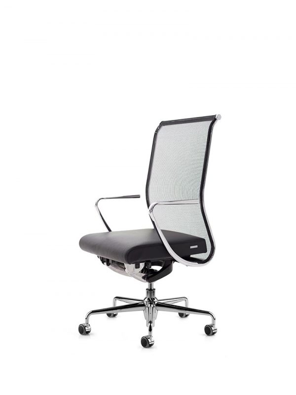 Moving_Dresschair_02-600x800